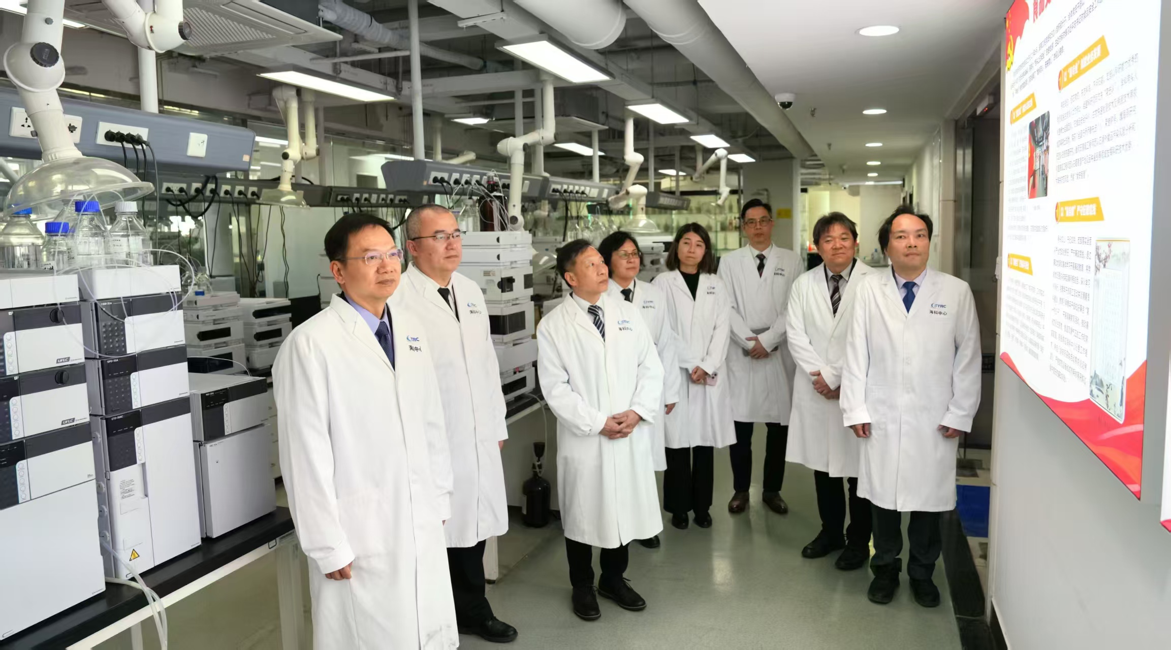 香港特別行政區政府政府化驗所李偉安政府化驗師一行到海科中心交流